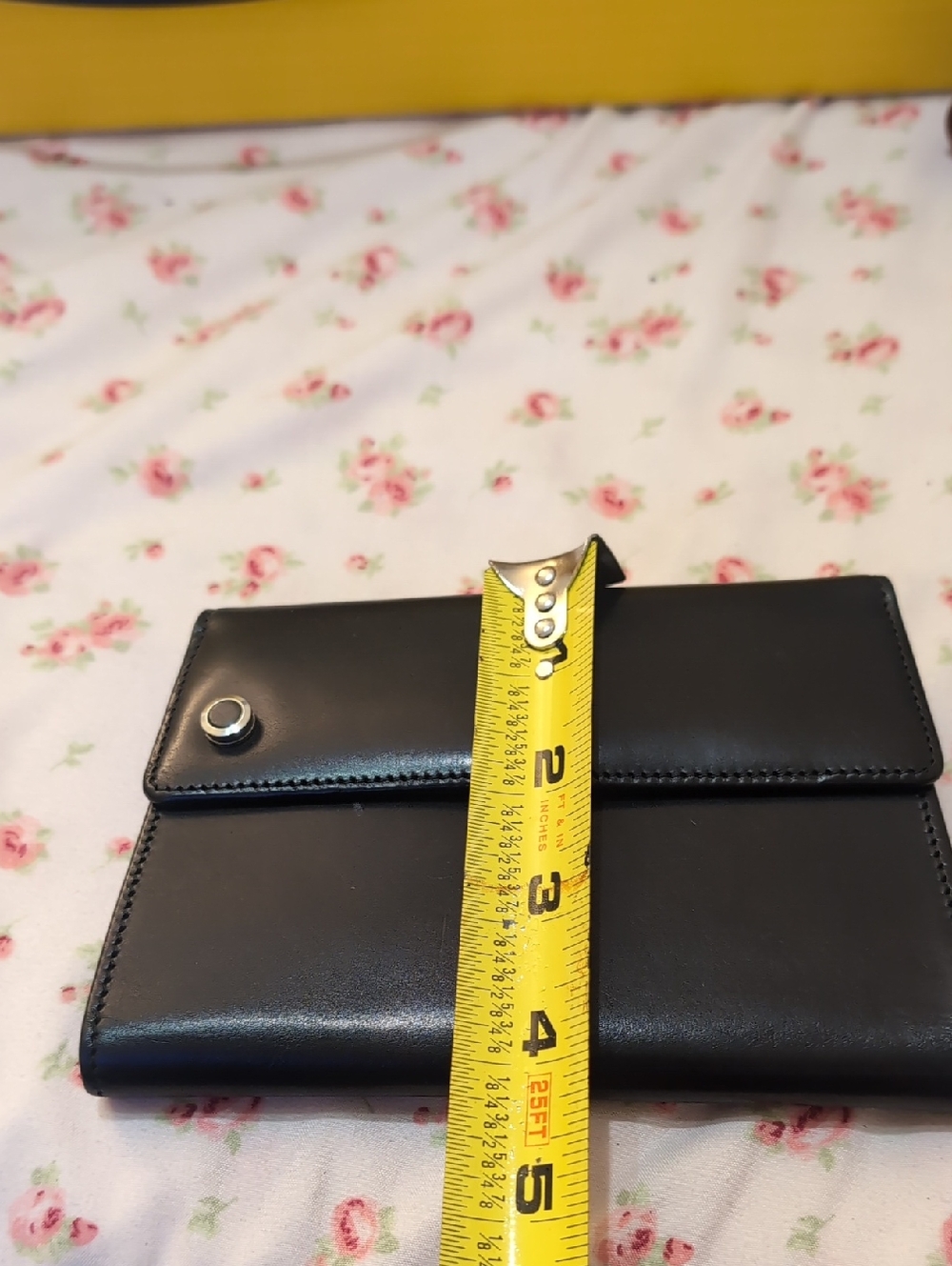 Vintage Gary's Classic Black Women's Leather Wallet - Sleek Bi-Fold